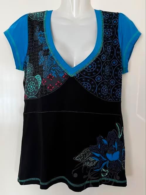 Desigual top maat M, Kleding | Dames, Tops, Zo goed als nieuw, Maat 38/40 (M), Zwart, Korte mouw, Ophalen of Verzenden