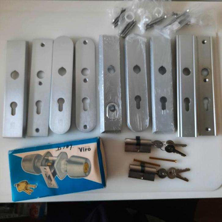 Veiligheidsschilden achterdeur berging cilinders knopslot, Doe-het-zelf en Verbouw, Hang- en Sluitwerk, Nieuw, Slot, Ophalen of Verzenden