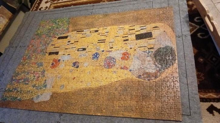 Puzzel De Kus - Gustav Klimt - 1000 stukjes, Hobby en Vrije tijd, Denksport en Puzzels, Gebruikt, Legpuzzel, 500 t/m 1500 stukjes