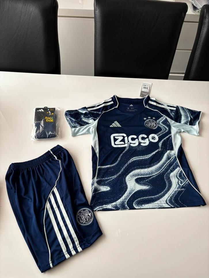 B KEUZE voetbal tenue ajax, Sport en Fitness, Voetbal, Nieuw, Set, Maat XS of kleiner, Ophalen of Verzenden