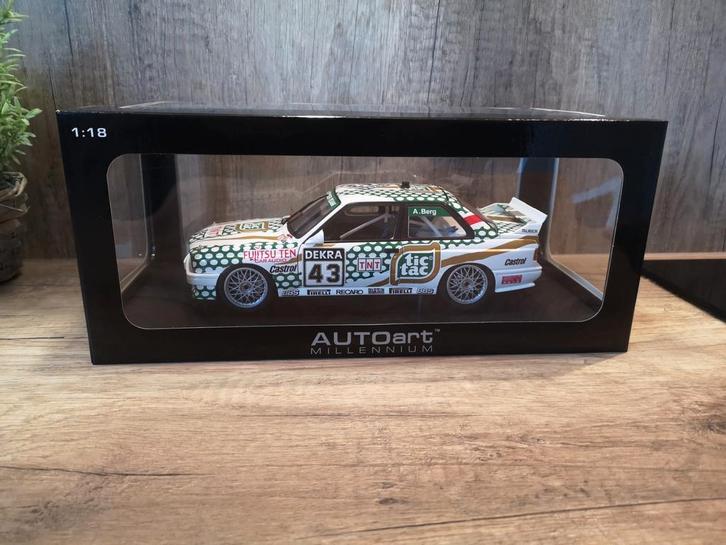1:18 Autoart BMW E30 M3 DTM Tic Tac, Hobby en Vrije tijd, Modelauto's | 1:18, Nieuw, Auto, Autoart, Ophalen of Verzenden