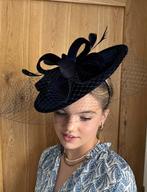 Navy velvet schotelhoed,hoed donkerblauw fluweel,navy dopje, Kleding | Dames, Hoeden en Petten, Ophalen of Verzenden, Nieuw, One size fits all