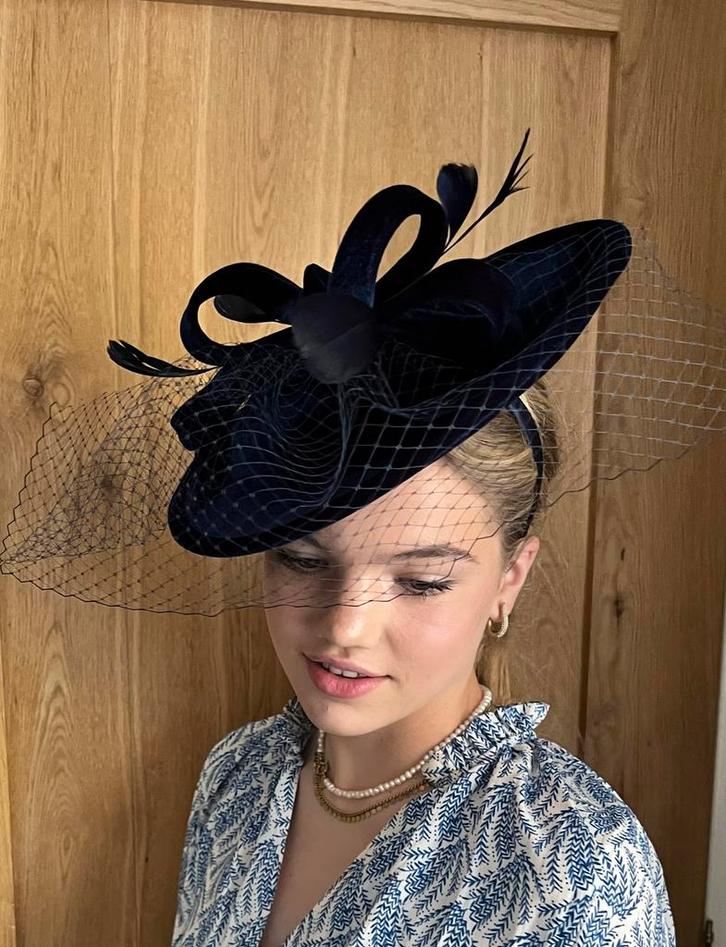 Navy velvet schotelhoed,hoed donkerblauw fluweel,navy dopje, Kleding | Dames, Hoeden en Petten, Nieuw, Hoed, One size fits all