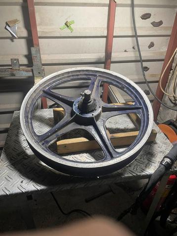 Kuma wiel motorfiets beschikbaar voor biedingen