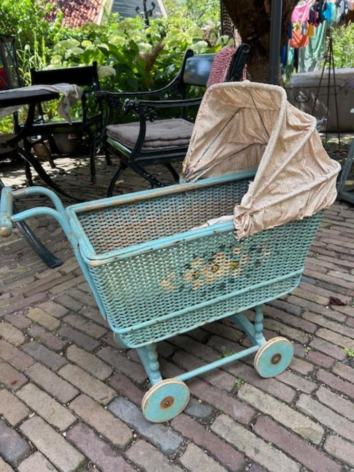 poppenwagen decoratie antiek, Antiek en Kunst, Antiek | Speelgoed, Ophalen of Verzenden