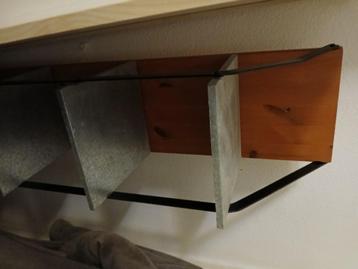 Vitrine beschikbaar voor biedingen