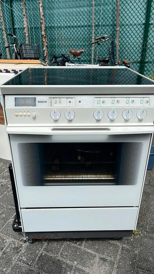 Bosch electrisch fornuis, Witgoed en Apparatuur, Fornuizen, Gebruikt, Vrijstaand, Elektrisch, 4 kookzones, 85 tot 90 cm, 45 tot 60 cm
