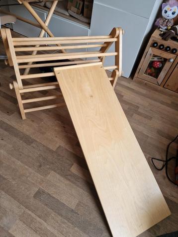 Houten Pikler klimrek Ette Tete met glijbaan/ladder beschikbaar voor biedingen