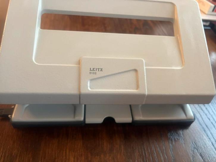 Leitz 5132 perforator - Kantoorbenodigdheden, Diversen, Bureau-accessoires, Gebruikt, Ophalen of Verzenden