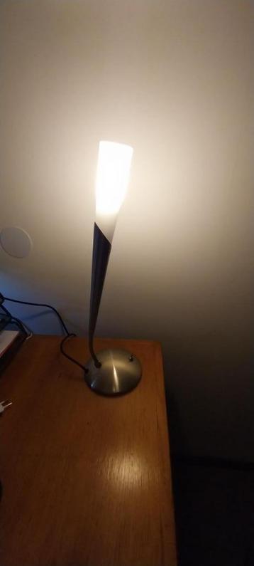 tafel of bureau lamp beschikbaar voor biedingen