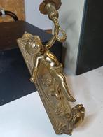 Goud vergulde Empire wandkandelaar met putti en bloemen, Antiek en Kunst, Antiek | Kandelaars, Ophalen of Verzenden, Koper of Brons