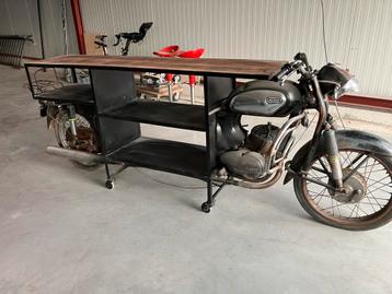Motorkast beschikbaar voor biedingen