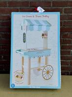 Le Toy Fan Ice Cream & Treats Trolley Hout Nieuw, Verzamelen, Poppenhuizen en Toebehoren, Ophalen of Verzenden, Zo goed als nieuw