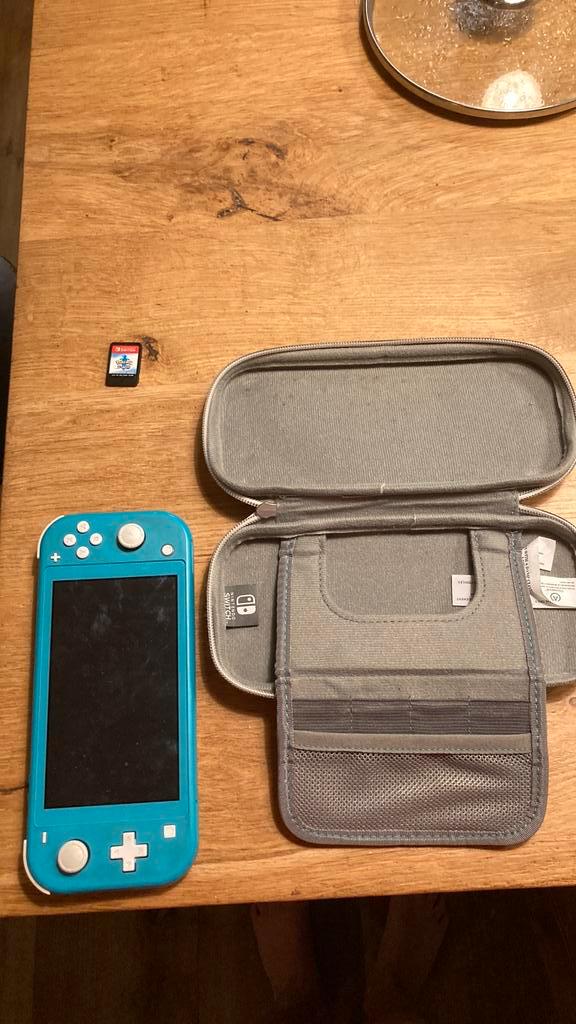 Nintendo switch lite met hoesje en game, Spelcomputers en Games, Spelcomputers | Nintendo Switch Lite, Gebruikt, Ophalen of Verzenden