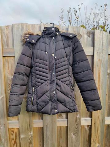 Winterjas maat 36 beschikbaar voor biedingen