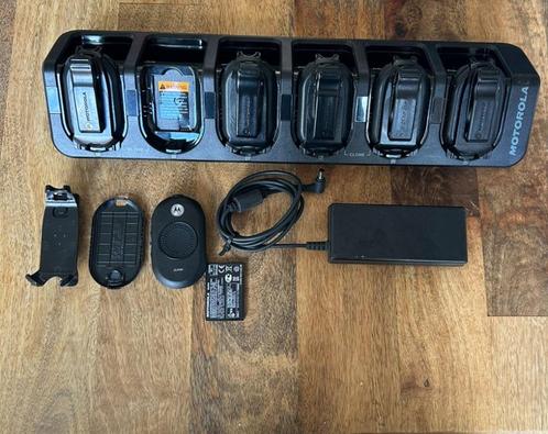 ➡️ Motorola MultiCharger 6x CLP446 met accu portofoon Walkie, Telecommunicatie, Portofoons en Walkie-talkies, Zo goed als nieuw