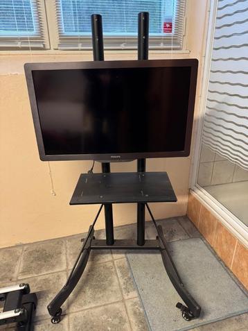 Mclean tv-standaard op wielen beschikbaar voor biedingen