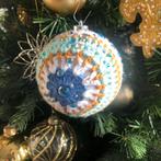 Gehaakte kerstbal - met gekleurde stenen, Ophalen of Verzenden, Zo goed als nieuw