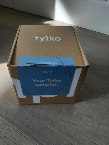 Tylko SAMPLE SET: The Bold Set beschikbaar voor biedingen