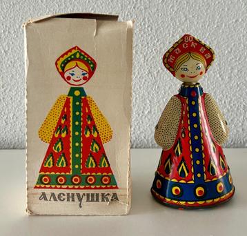 Vintage Russische blikken opwindpop in originele doos beschikbaar voor biedingen