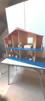 Houten poppenhuis met meubels., Kinderen en Baby's, Speelgoed | Houten speelgoed, Ophalen, Gebruikt