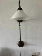 Koperen wandlamp met witte glazen kap, Ophalen, Zo goed als nieuw