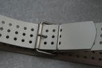 Dames riem wit met gaatjes van leer Maat 85, 80 tot 90 cm, 3 tot 5 cm, Tailleriem, Ophalen of Verzenden