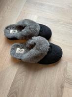 UGG pantoffels maat 38, UGG, Zwart, Ophalen of Verzenden, Zo goed als nieuw