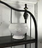 Keramische witte uien soepkom met leeuwenkoppen