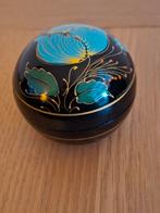 Vintage handbeschilderd lakdoosje met handgesneden bloemzeep, Ophalen of Verzenden