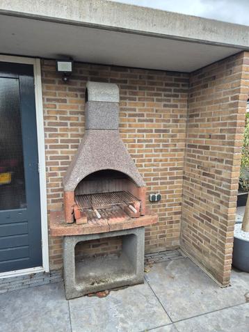 Stenen Barbecue / BBQ beschikbaar voor biedingen