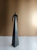 Abstract bronzen figuur op RVS sokkel, Antiek en Kunst, Ophalen of Verzenden