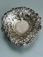 Antiek zilver presenteer schaaltje hartvorm, Antiek en Kunst, Ophalen of Verzenden, Zilver