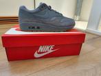 Nike Air Max 1 Cool Grey Gum Sole 42 DS Nieuw, Overige kleuren, Nike, Nieuw, Ophalen of Verzenden