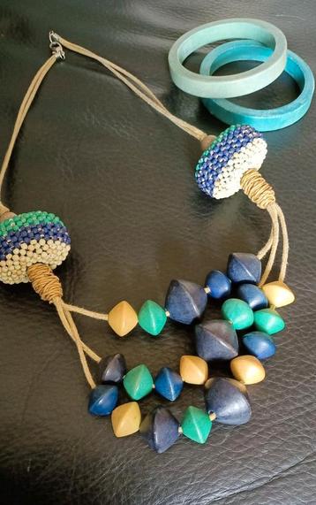 Ketting met 2 armbanden  beschikbaar voor biedingen