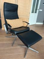 Zwarte leren stoel met poef - goede staat!, Huis en Inrichting, Stoelen, Ophalen, Zo goed als nieuw, Zwart, Eén