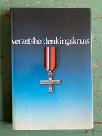 Boek Verzetsherdenkingskruis, Ophalen of Verzenden, Nederland, Boek of Tijdschrift