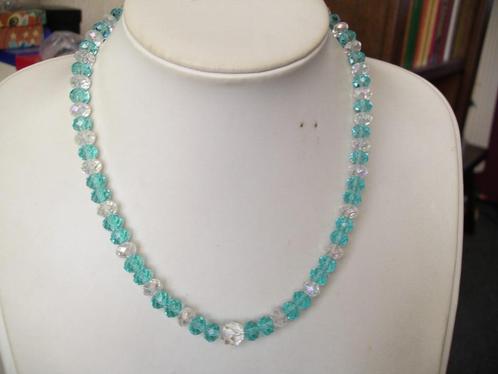 Een mooie facet Turquoise Kristal met AB Kristal ketting, Sieraden, Tassen en Uiterlijk, Antieke sieraden, Ketting, Overige materialen