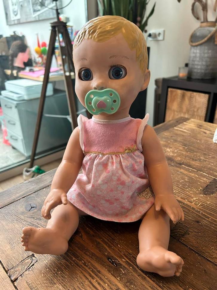 Luvabelle pop interactieve pop, Kinderen en Baby's, Speelgoed | Poppen, Zo goed als nieuw, Babypop, Ophalen of Verzenden