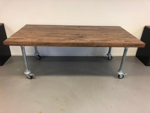 robuuste verrijdbare tafel/ bureautafel/tafels/, Huis en Inrichting, Bureaus, Gebruikt, Bureau, Met wielen, Ophalen of Verzenden
