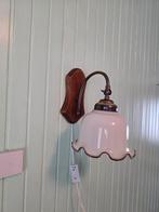 Mooie Wandlamp met Glazen Kap, Ophalen of Verzenden, Zo goed als nieuw, Glas, Klassiek