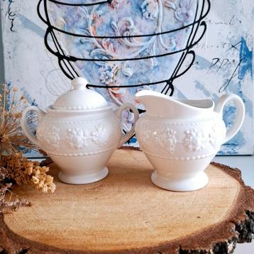 Wedgwood 'Festivity White', roomstelletje beschikbaar voor biedingen