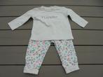 K45 Beige bloemetjes pyjama maat 68, Kinderen en Baby's, Nacht- of Onderkleding, Meisje, Ophalen of Verzenden, Zo goed als nieuw
