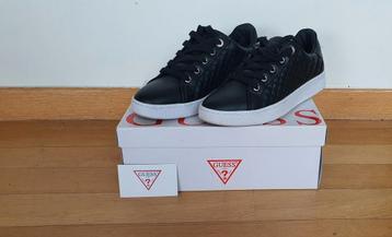 Guess doorgestikte zwarte sneakers maat 38 beschikbaar voor biedingen