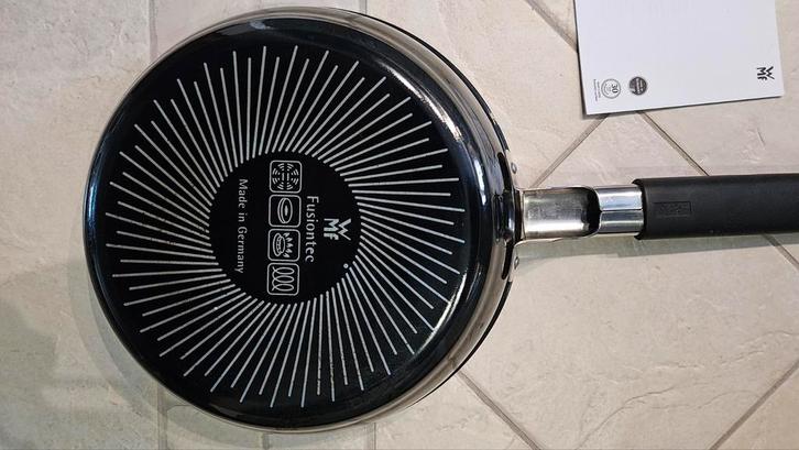 WMF Koekenpan 24 cm - Perfect voor Elke Keuken!, Huis en Inrichting, Keuken | Potten en Pannen, Zo goed als nieuw, Koekenpan of Braadpan