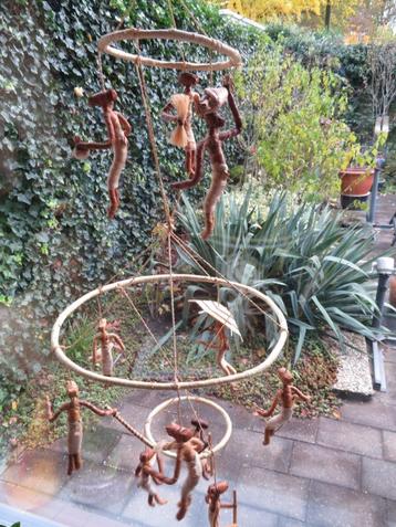 Mobile met Afrikaans handwerk 11 bananenvezelfiguren beschikbaar voor biedingen