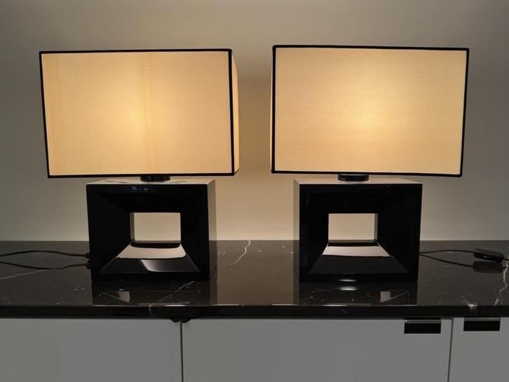 Twee moderne tafellampen, Huis en Inrichting, Lampen | Tafellampen, Zo goed als nieuw, Minder dan 50 cm, Kunststof, Stof, Ophalen