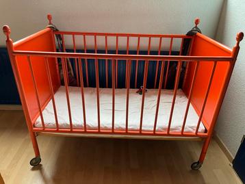 Paidi Oranje Baby Ledikant beschikbaar voor biedingen