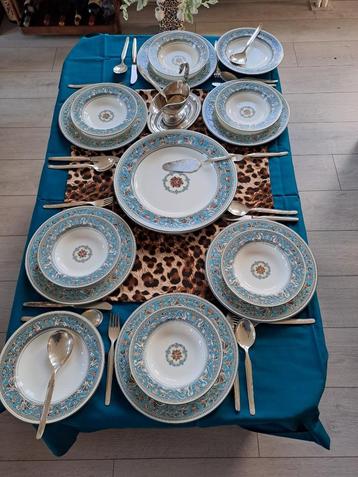 Wedgwood Florentine turquoise diner servies voor 6 personen beschikbaar voor biedingen