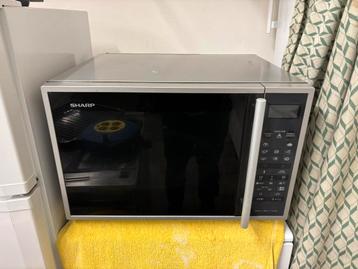 Sharp CombiMagnetron Oven - 40L - 2 Bakplaten en Roosters beschikbaar voor biedingen
